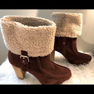 Size 10  women’s rust colored Rockport booties